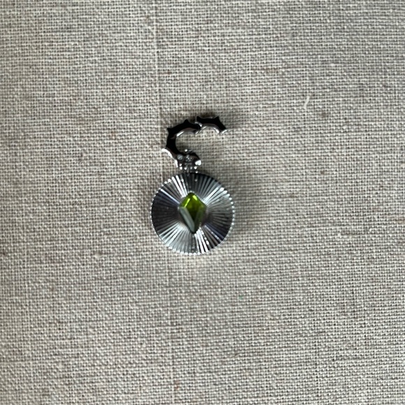 STELLA&DOT Power stone medallion, August - Picture 3 of 8